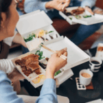 Giữ năng lượng tích cực với bữa trưa cân bằng tại công sở